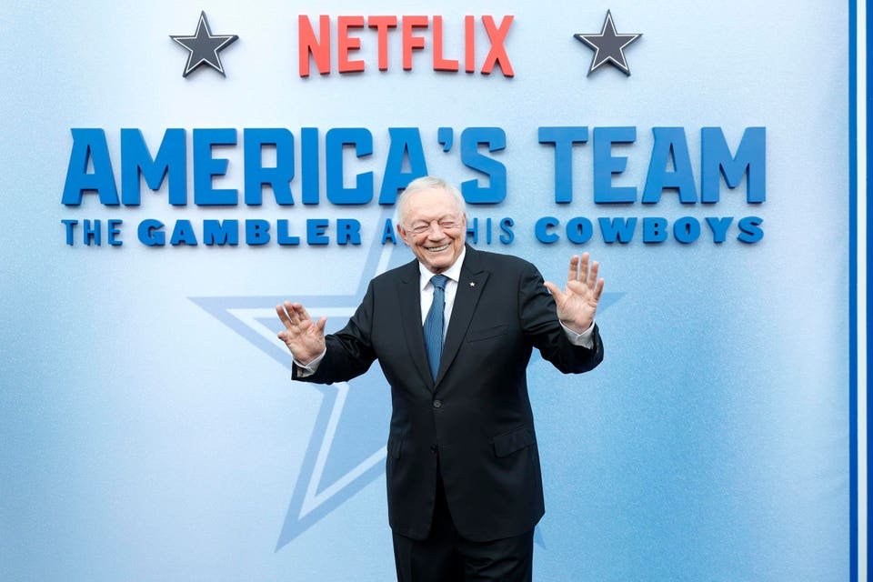 jerry jones' contract standoff with micah parsons feels similar to emmitt smith's