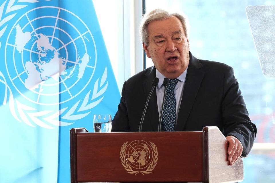 un chief says fossil fuels are on the way out—are they?