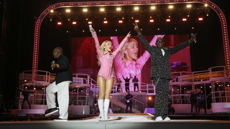 sabrina carpenter, martin garrix, katseye close lollapalooza 2025