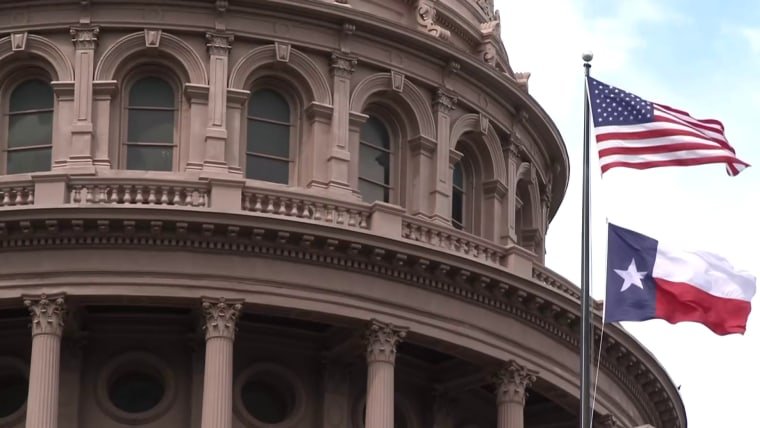 texas democrats leave state to fight republican redistricting effort