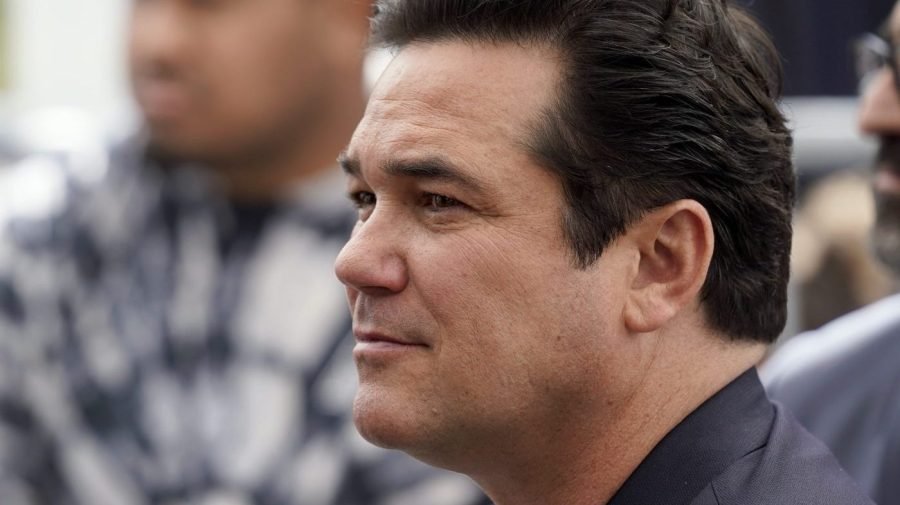 ex superman dean cain says he's becoming ice agent