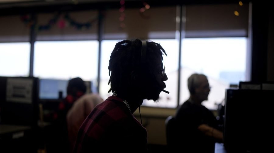 employees 'job hugging' amid labor market uncertainty