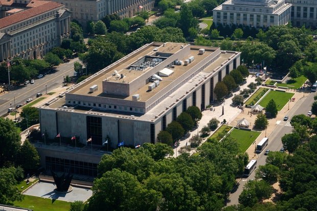 smithsonian says trump impeachment exhibits will be restored