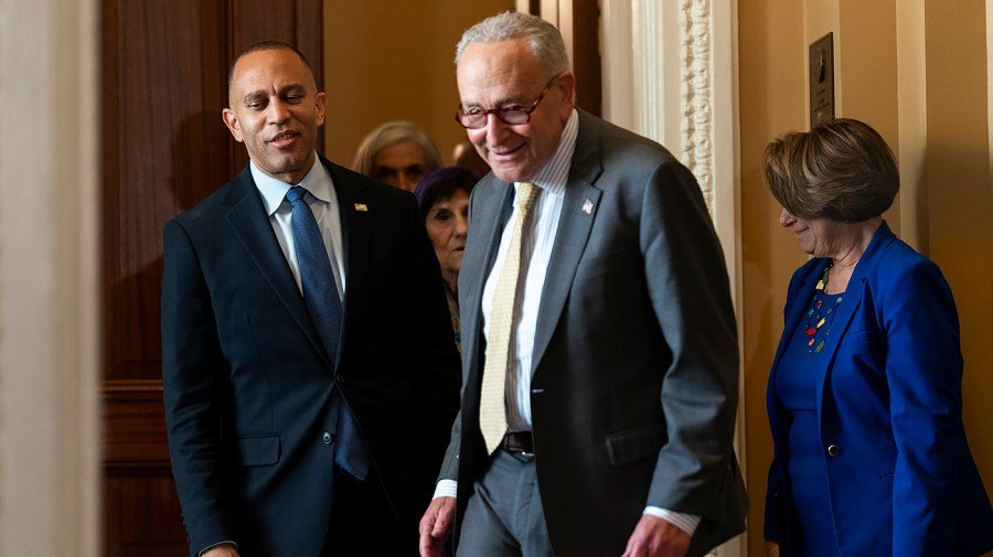 schumer, jeffries call on gop leaders to meet to avoid government shutdown
