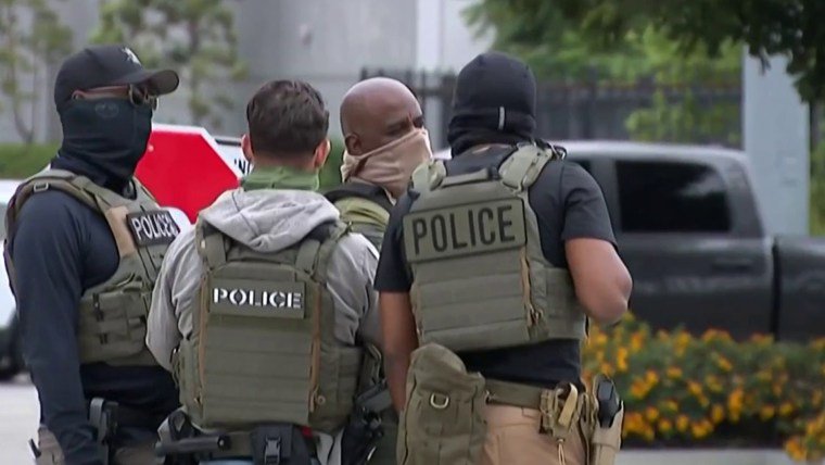 supreme court lifts limits on los angeles immigration stops