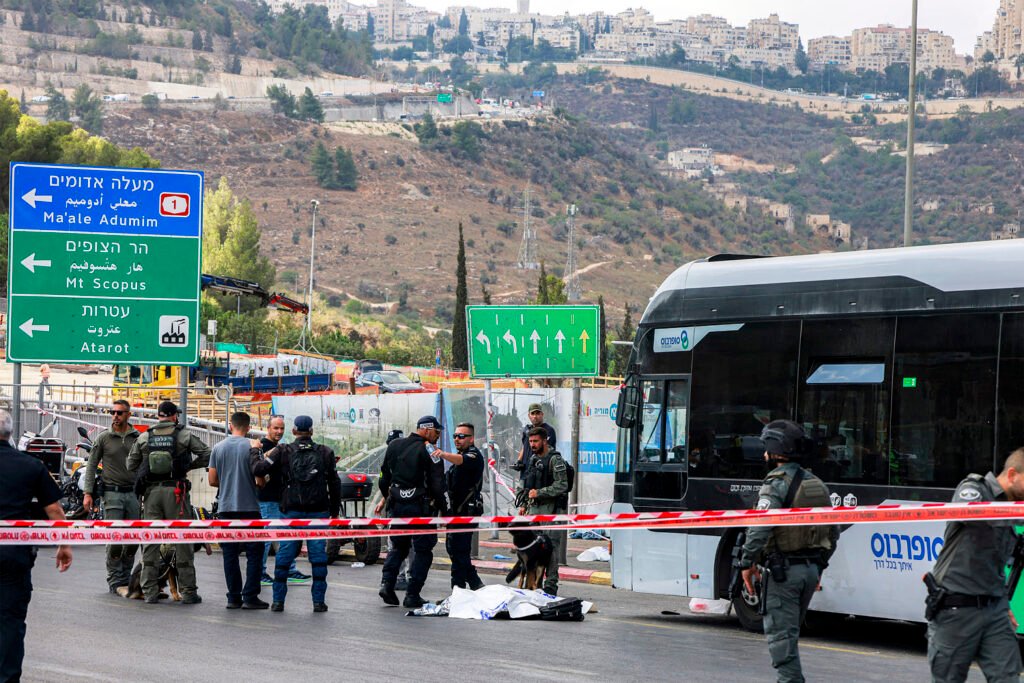 gunmen kill four at jerusalem bus stop