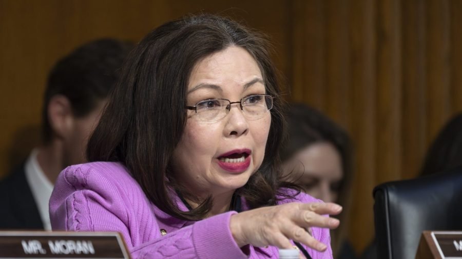 duckworth says dhs fled navy base near chicago during visit from democrats