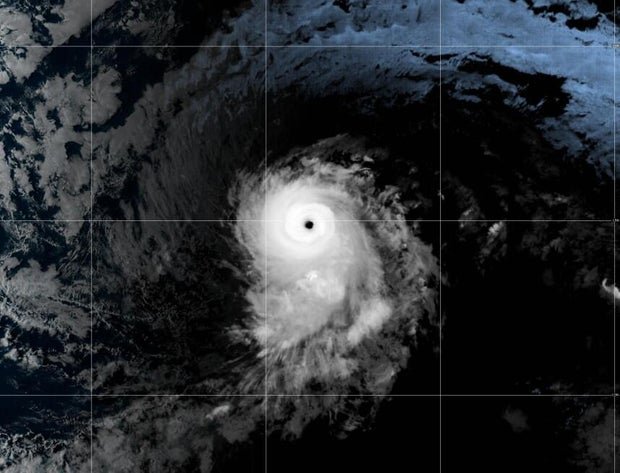 maps show hurricane kiko's path as it moves west toward hawaii